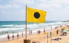 Bandera amarilla con un punto negro en el centro