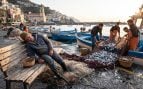 Pescadores en el puerto