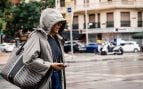 Persona bajo la lluvia (Europa Press)