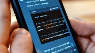 Aprender a programar con el móvil. Foto: Freepik - frimufilms