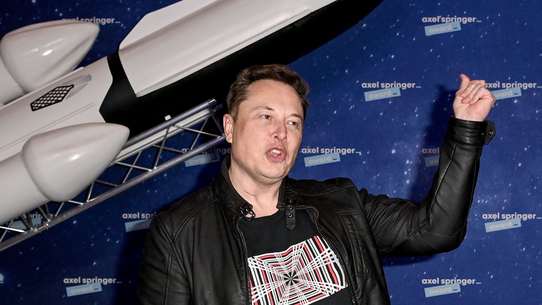 SpaceX despega hacia el Nasdaq 100, pero pincha en su estreno con caídas del 6%