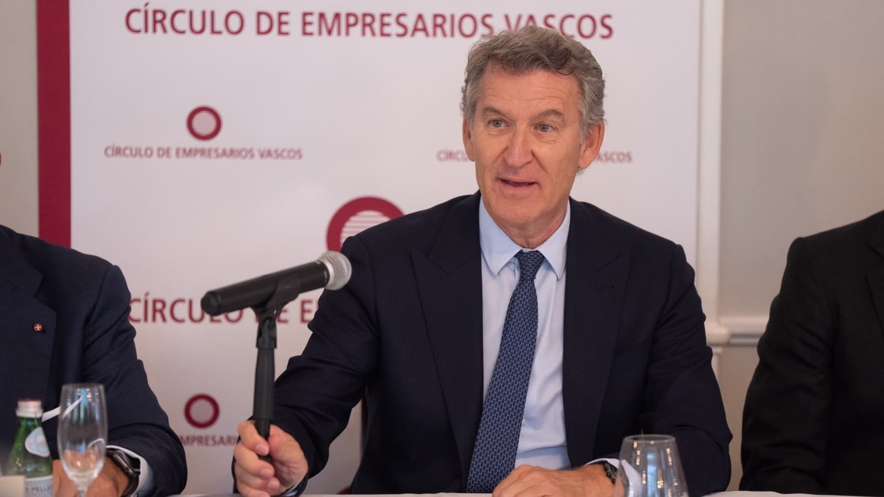 Feijóo promete a los empresarios vascos un programa con medidas de competitividad y beneficios fiscales