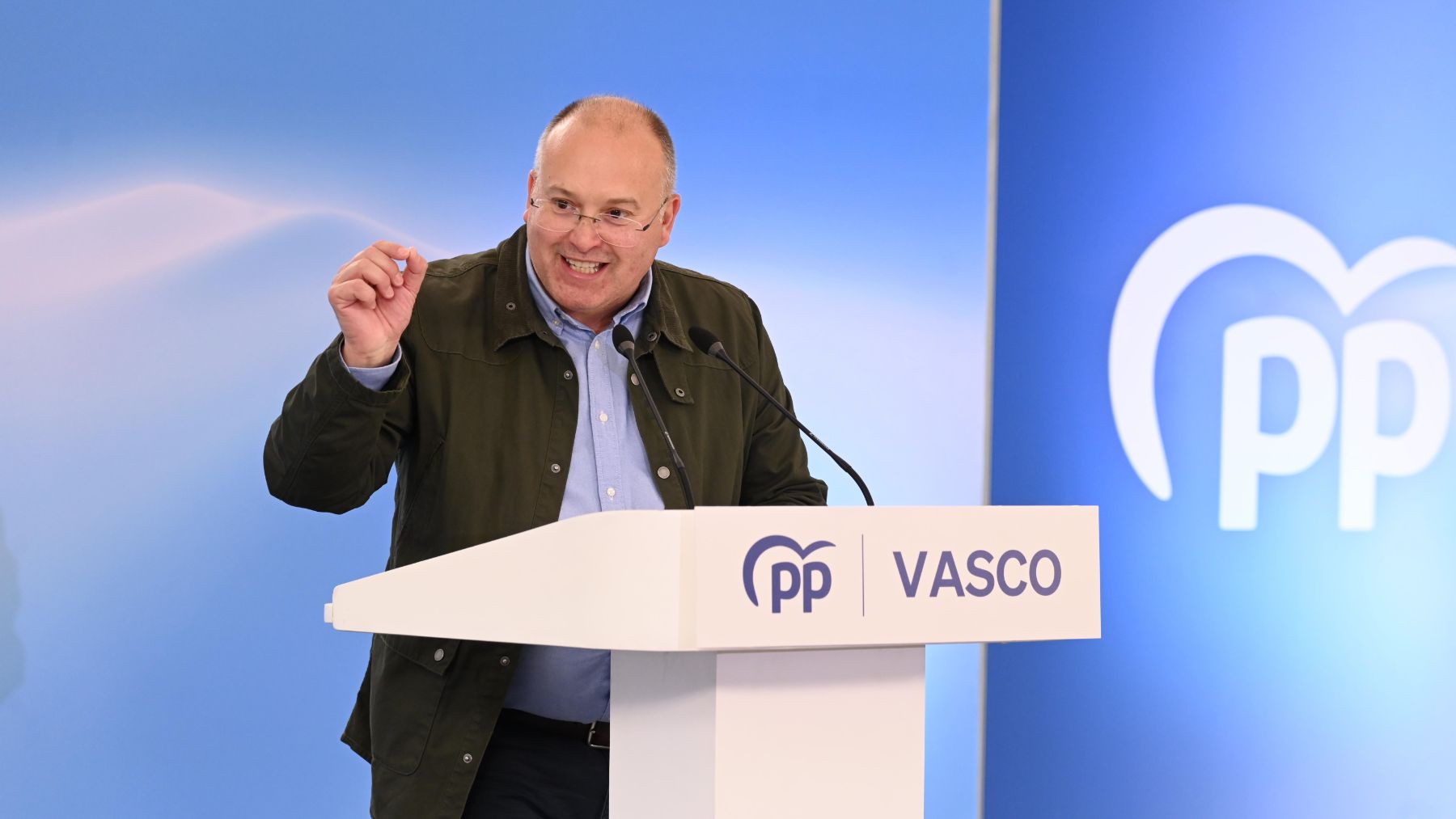 Tellado augura a Núñez un futuro prometedor cuando Page se vaya a hacer negocios con Bono o Zapatero
