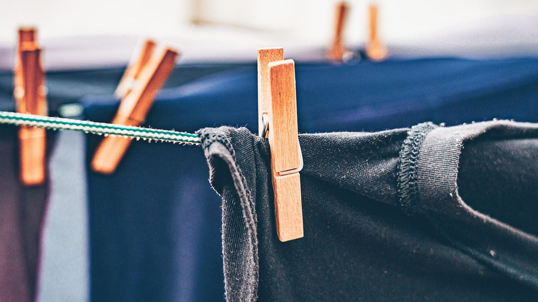 Adiós a tender la ropa en los patios comunes: la Ley de Propiedad Horizontal resuelve la duda y los vecinos pueden apelar al artículo 7.1