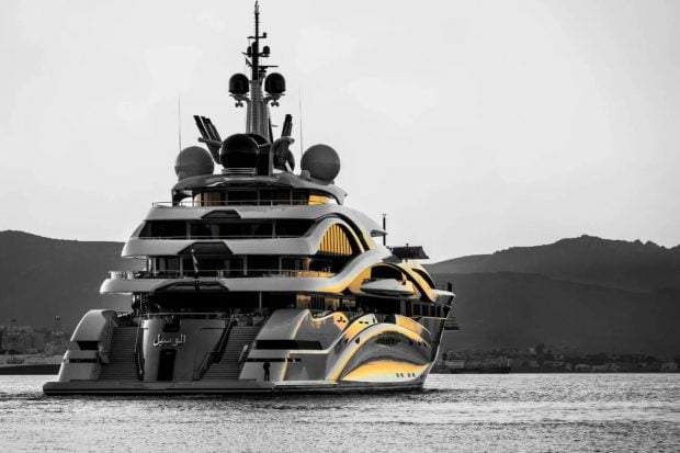 barco yate emir qatar tarragona
