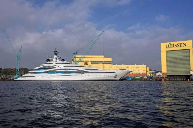 barco yate emir qatar tarragona