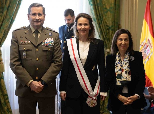Margarita Robles y María Cristina de Ulloa y Solís-Beaumont en un acto oficial. (Foto: Europa Press)