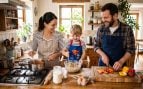 Familia en la cocina