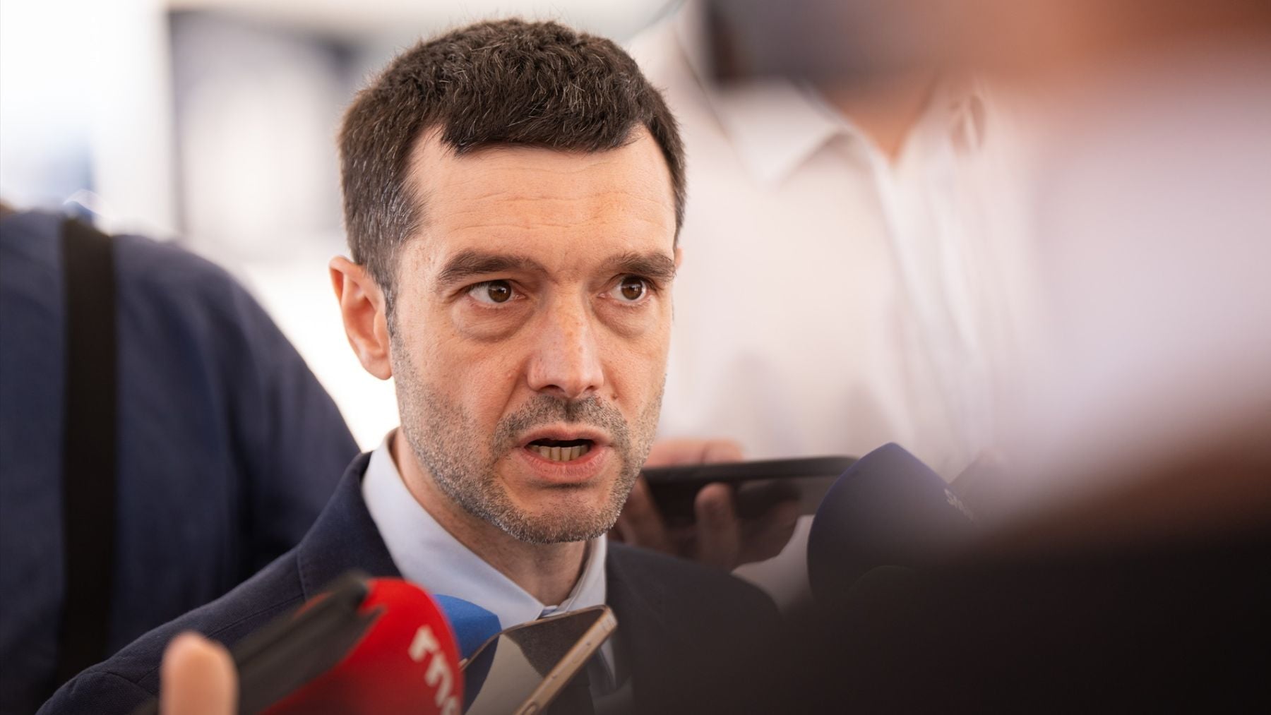 Guerra interna en el Gobierno: Bustinduy redobla la presión sobre Rodríguez para