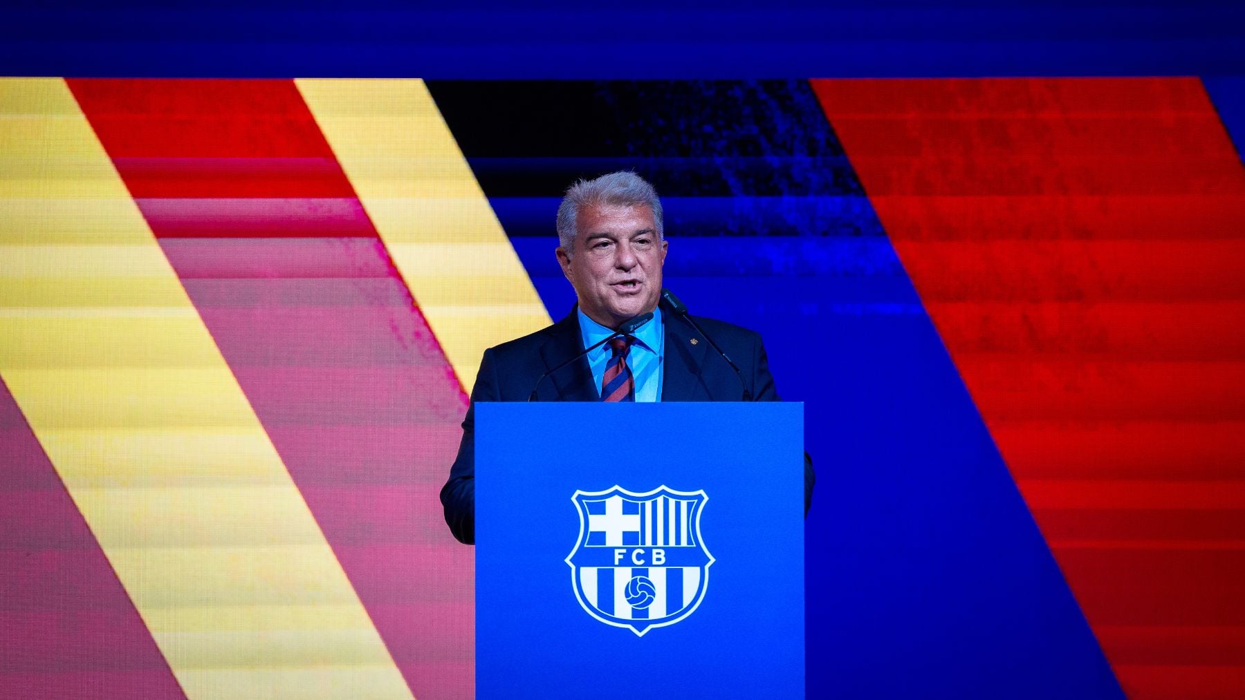 Caos en el Barça: cinco fichajes frustrados, sin entrenador ni responsable y apenas jugadores para un quinteto
