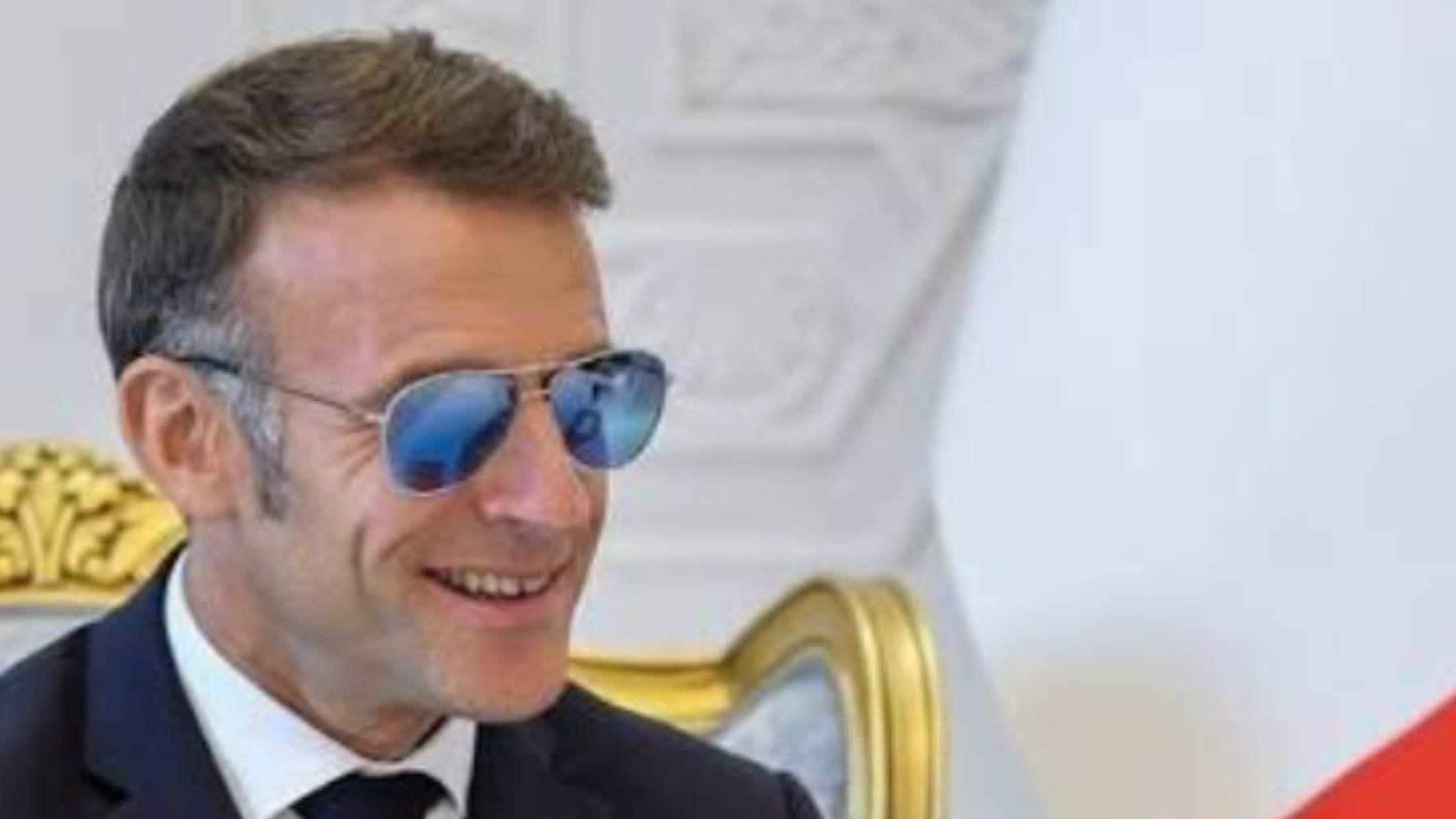 Las gafas de sol de Macron tienen explicación médica: qué es un derrame subconjuntival