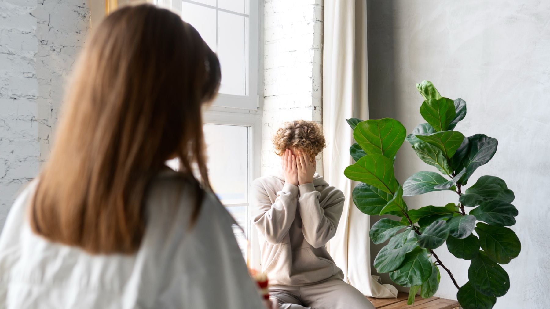 La psicología dice que las personas que mienten mucho siempre utilizan estas 10 frases en conversaciones diarias