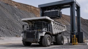 Camiones eléctricos minería China, China hace baterías para la minería, camión eléctrico en minas chinas.