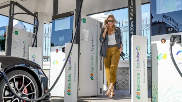 cargar el coche elécrico en verano