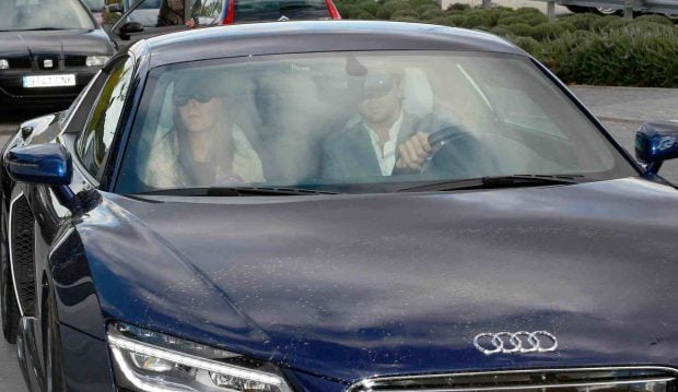 Ana Boyer y Fernando Verdasco en el interior de un coche. (Foto: Europa Press)