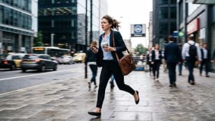 Mujer por la calle