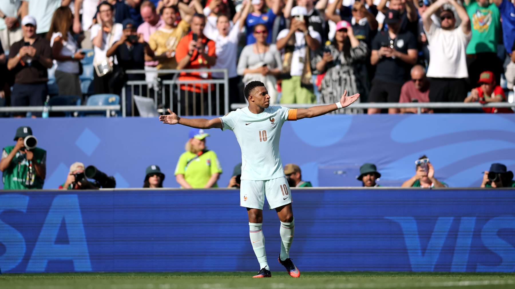 Mbappé corrige su fallo, adelanta a Francia con un golazo e iguala a Messi en el Mundial