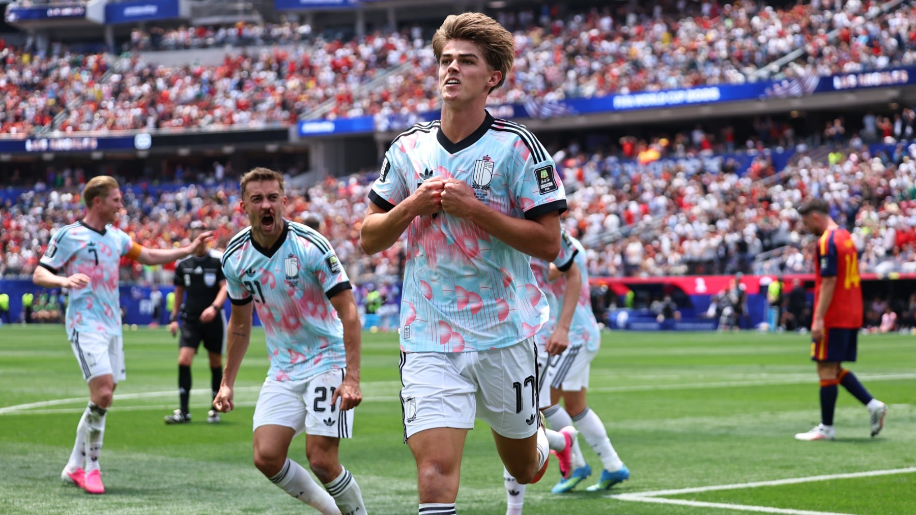 De Ketelaere da el empate a Bélgica y acaba con el récord de España y Unai Simón en el Mundial
