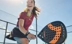 Una jugadora de pádel con la ropa de Lidl.