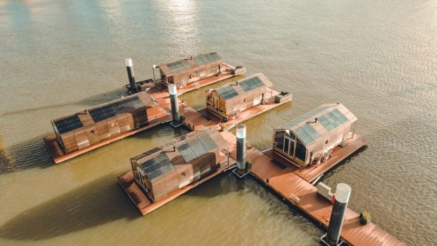 Estas construcciones resultan hasta tres veces más sostenibles que una vivienda tradicional. Foto: Wikkelboat