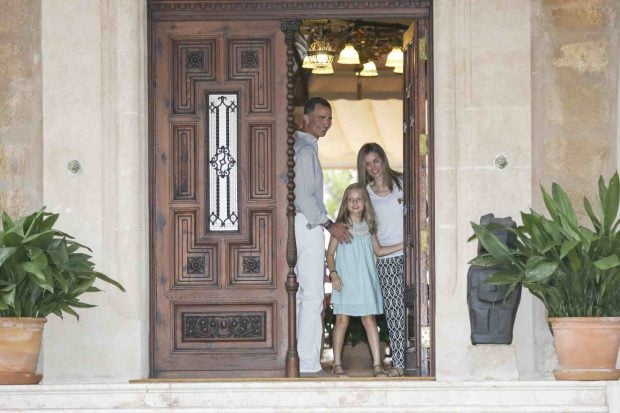 Los Reyes Felipe y Letizia junto a la princesa Leonor. (Foto: Europa Press)