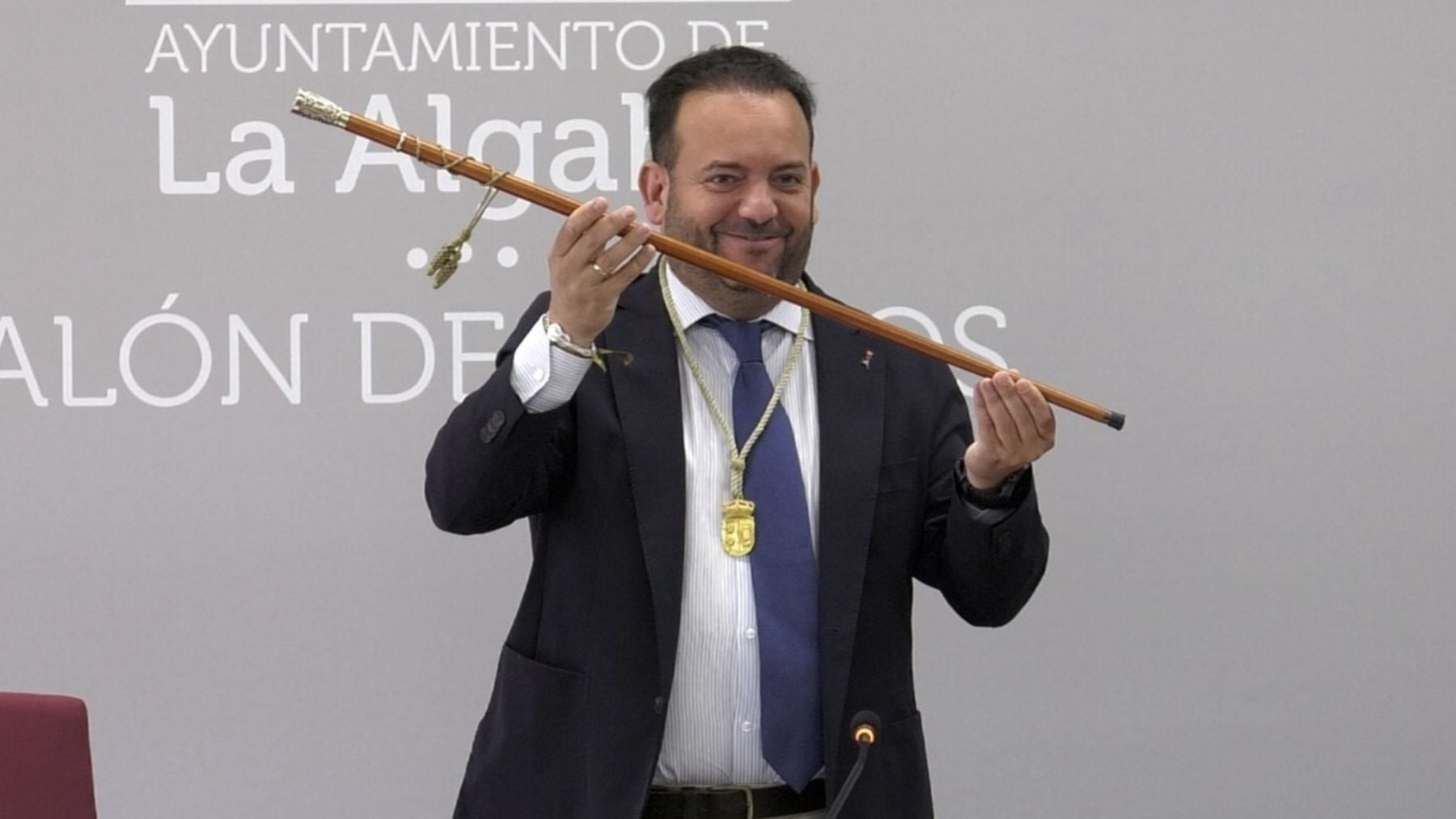Denuncian al alcalde socialista de La Algaba (Sevilla) por acoso laboral y abuso de poder