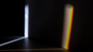 Concepto de luz y oscuridad. Fotografía: Freepik