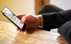 La psicología sugiere que las personas que nunca cambian su foto de WhatsApp no son antisociales, en realidad no necesitan una validación externa constante