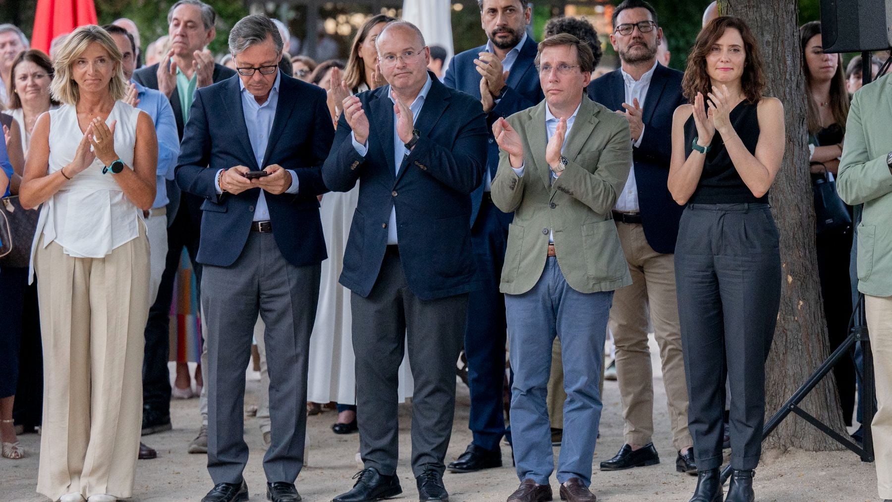 Tellado promete que Feijóo derogará la Ley de Memoria y Ayuso lo celebra: No es una ley y no es de memoria