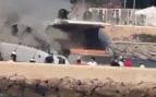 Espectaculares imágenes de un gran yate de lujo ardiendo en la Marina Botafoc de Ibiza