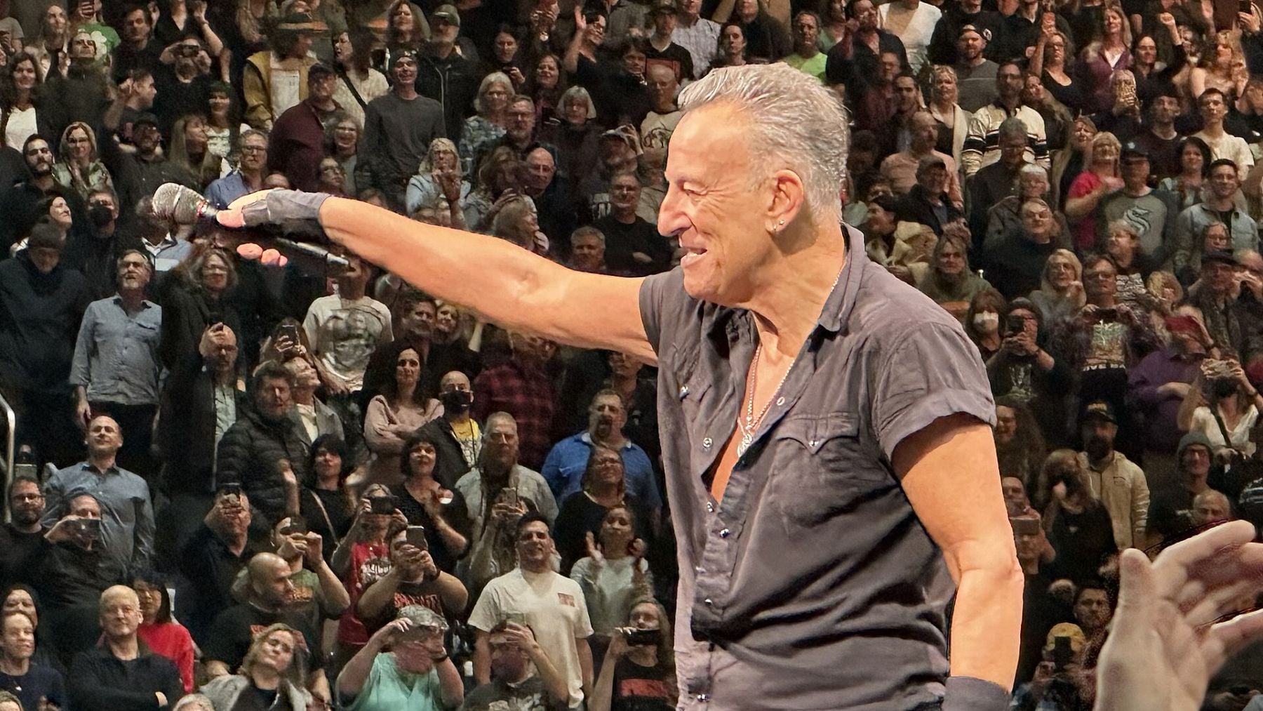Bruce Springsteen actuando en el Climate Pledge Arena en Seattle, Washington, el 27 de febrero de 2023. Foto: Dharmabumstead, CC BY-SA 4.0 – Wikimedia Commons