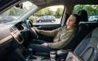 Una persona en su coche