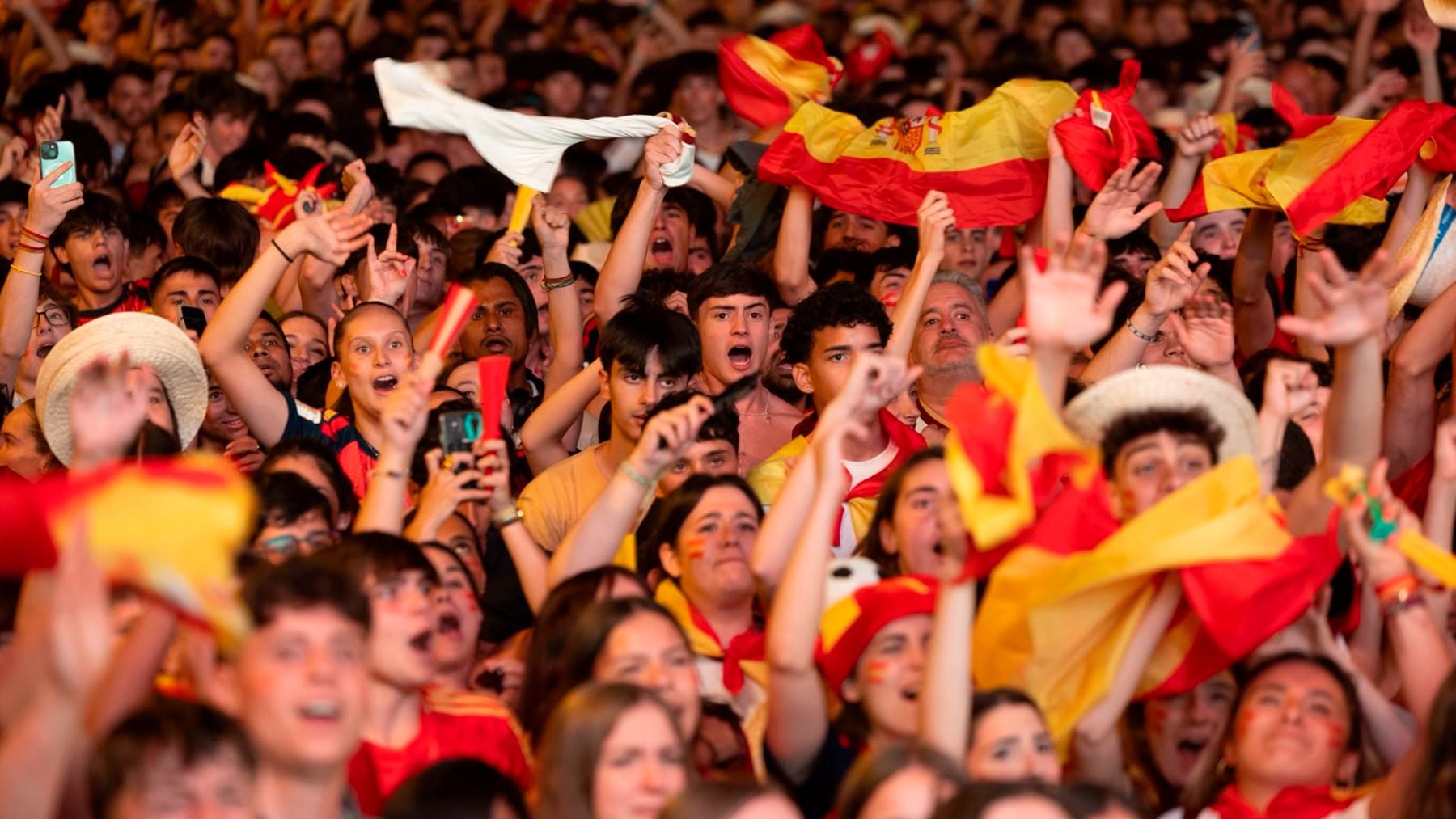 Furor por la Selección: pantallas gigantes en toda España, más de 20 en Cataluña y veto en Pamplona y Bilbao