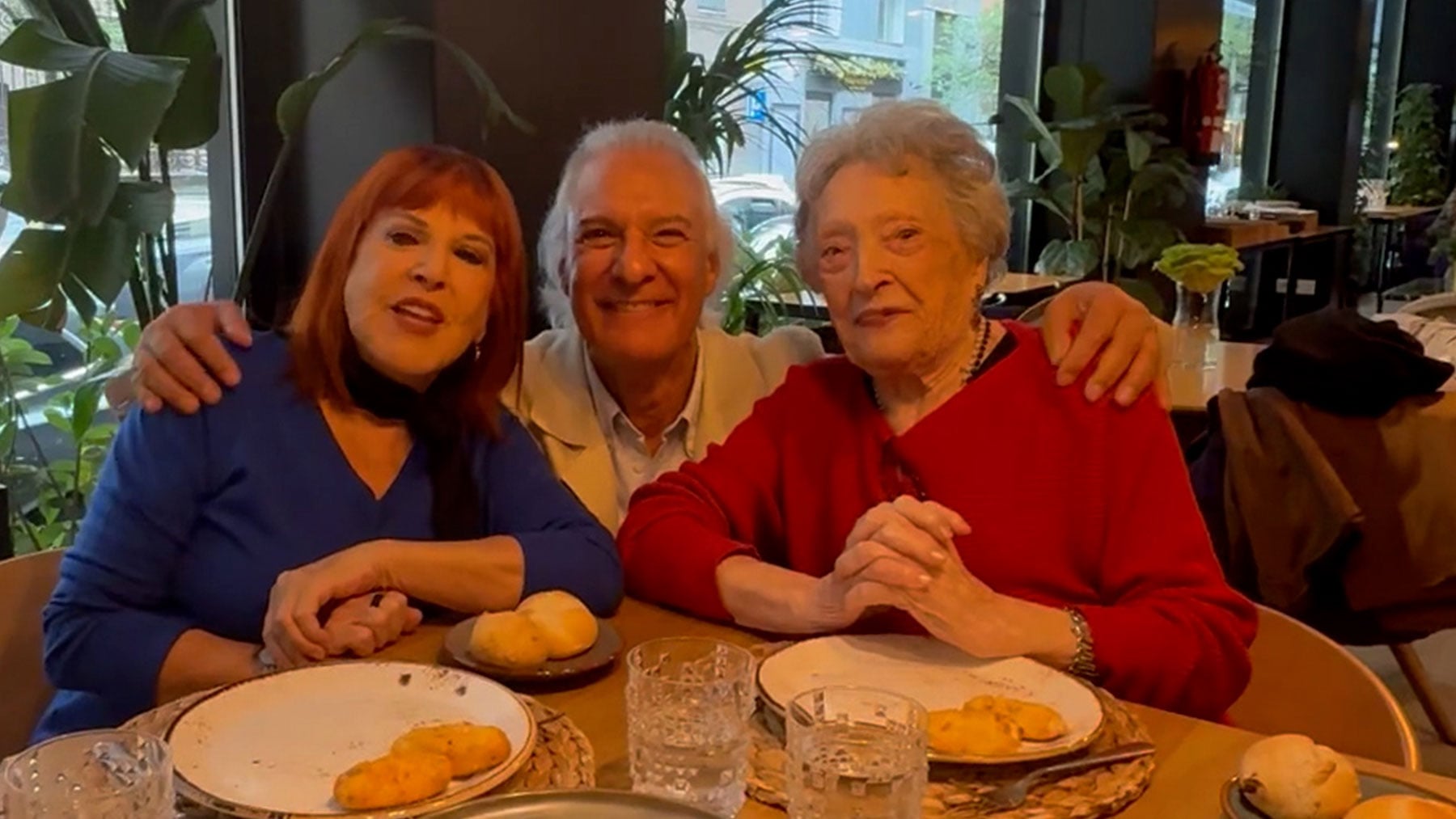 Pepita cumple 107 años y desvela su secreto: dieta sana y bailar todos los domingos