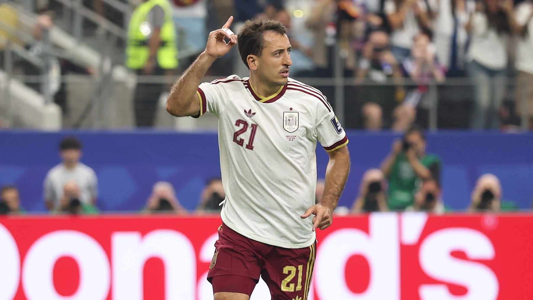 Oyarzabal es un seguro de vida: adelanta a España con un penalti perfecto ante Francia