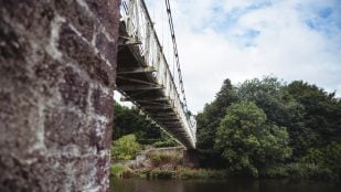 Puente antiguo. Foto: @awesomecontent - Freepik