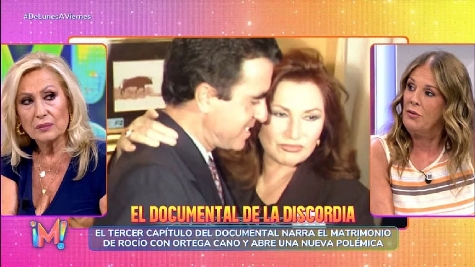Rosa Benito (izquierda) y Ángela Porteron (derecha) discuten sobre Rocío Jurado y Ortega Cano (centro) (Mediaset).