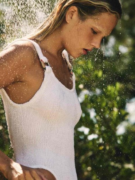 bañadores bikinis trajes de baño tendencias marcas influencers famosas