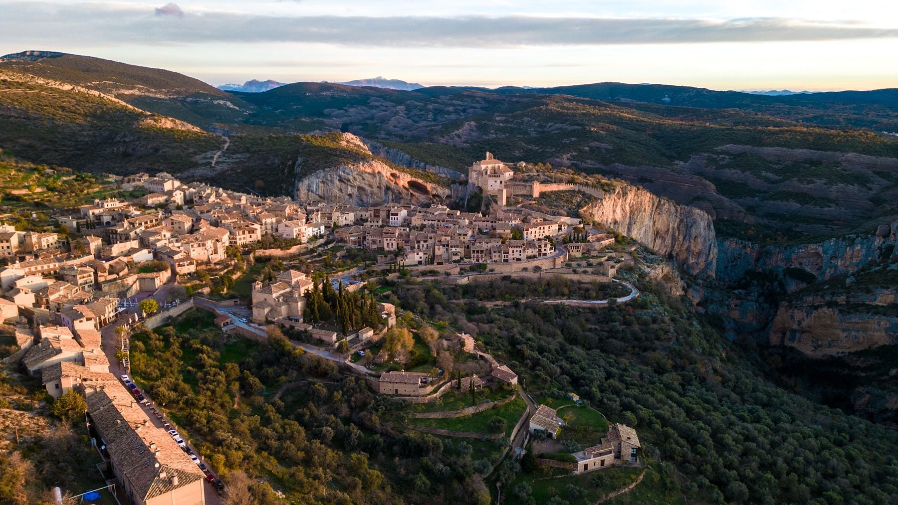 77 pueblos están vendiendo casas históricas por 1 euro para combatir la despoblación: todos los requisitos