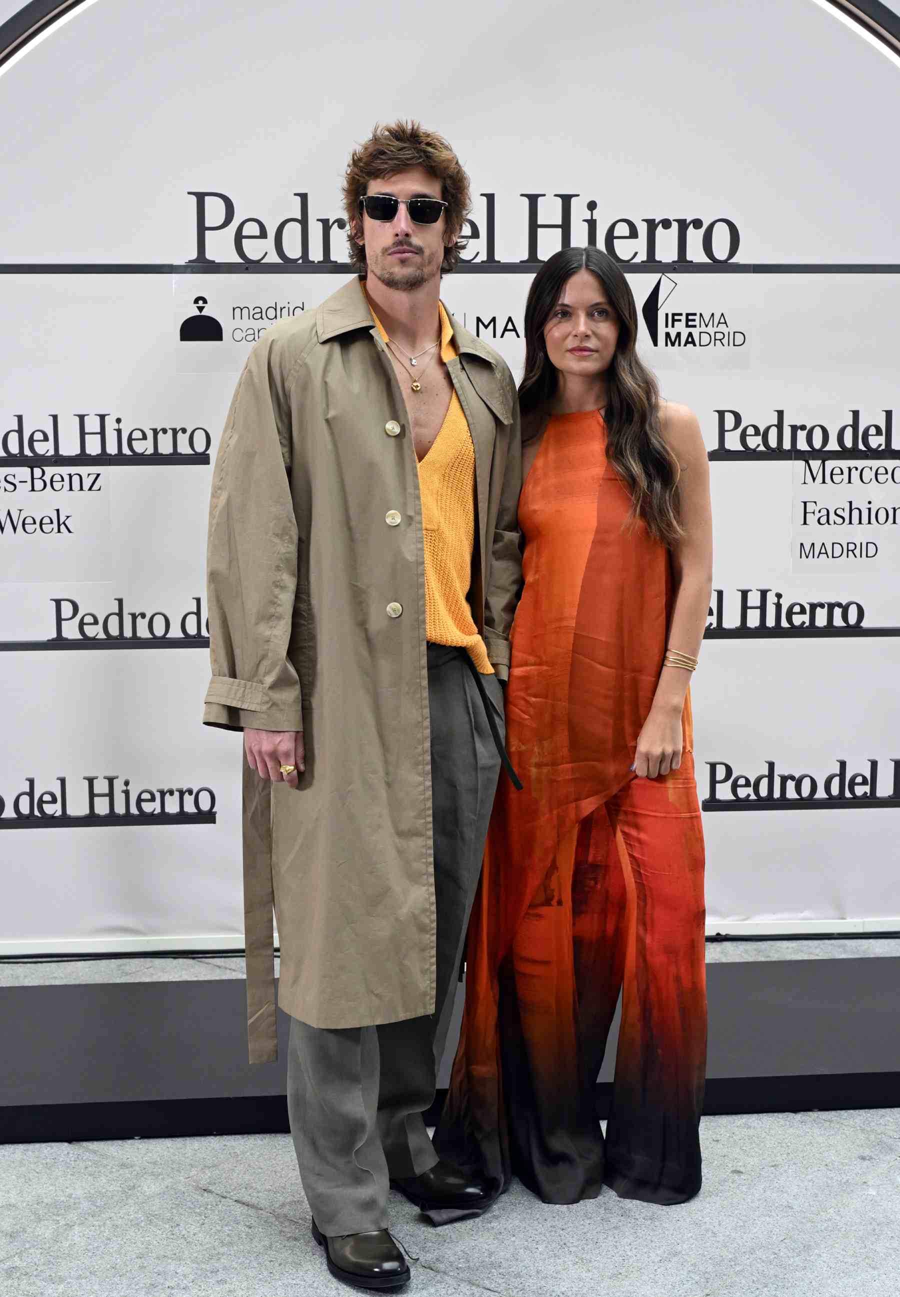 Nacho Arag&oacute;n y Bea Gimeno en un desfile en Madrid. (Foto: Europa Press)