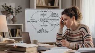 Persona con muchas tareas. Imagen generada con IA.