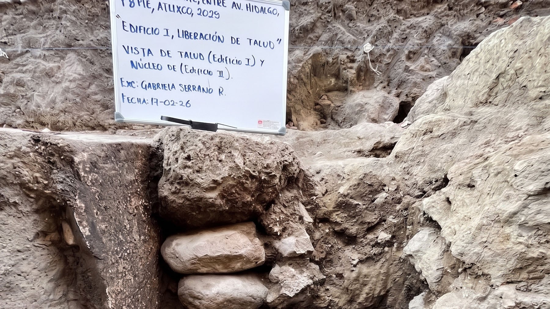 Los arqueólogos mexicanos brindan de emoción: encuentran una plaza ceremonial prehispánica de hace 1.500 años bajo las calles de una importante ciudad de Puebla