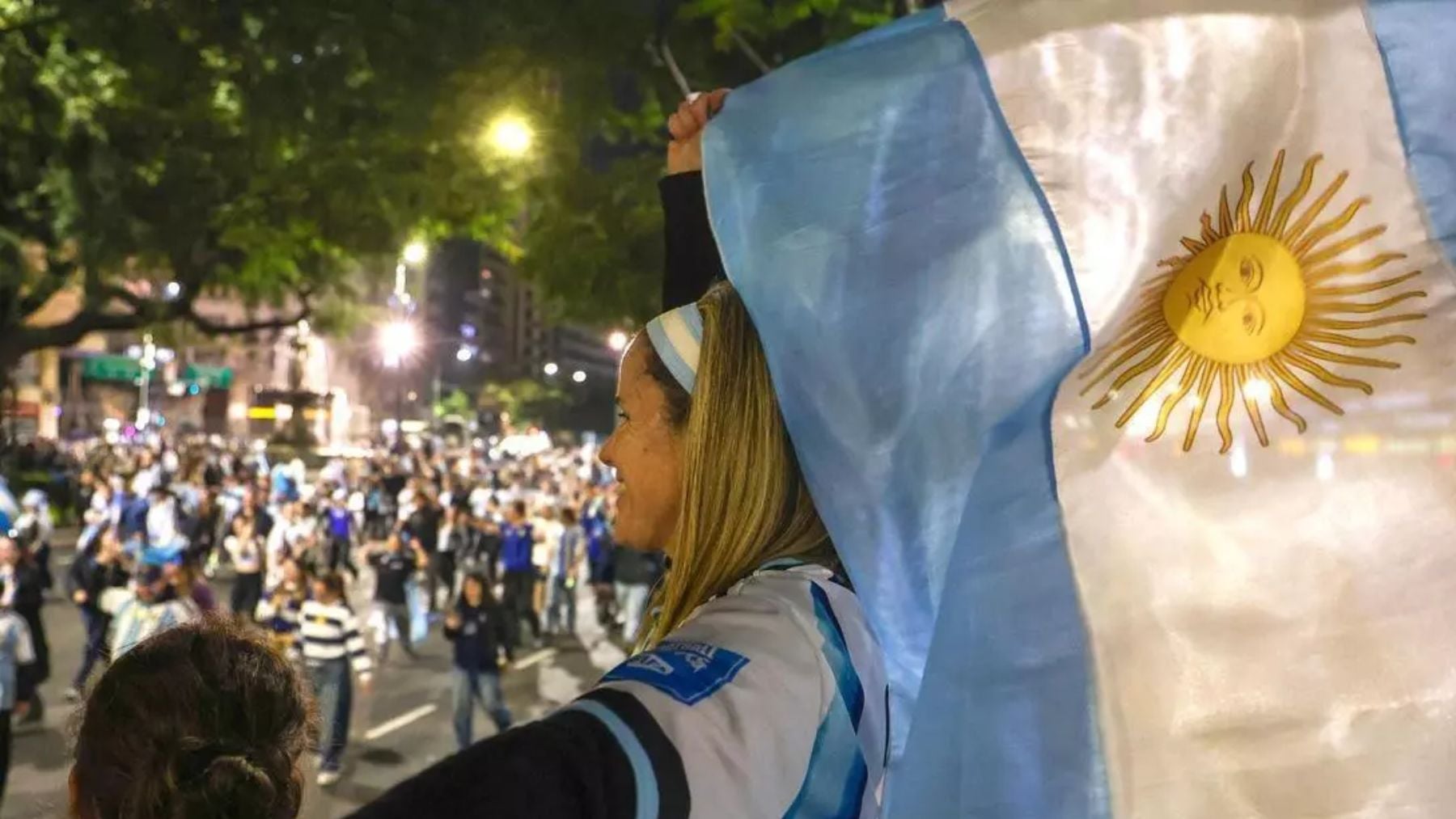 Dos apuñalados, vandalismo y agresiones a la Policía en la celebración de la victoria de Argentina en Madrid