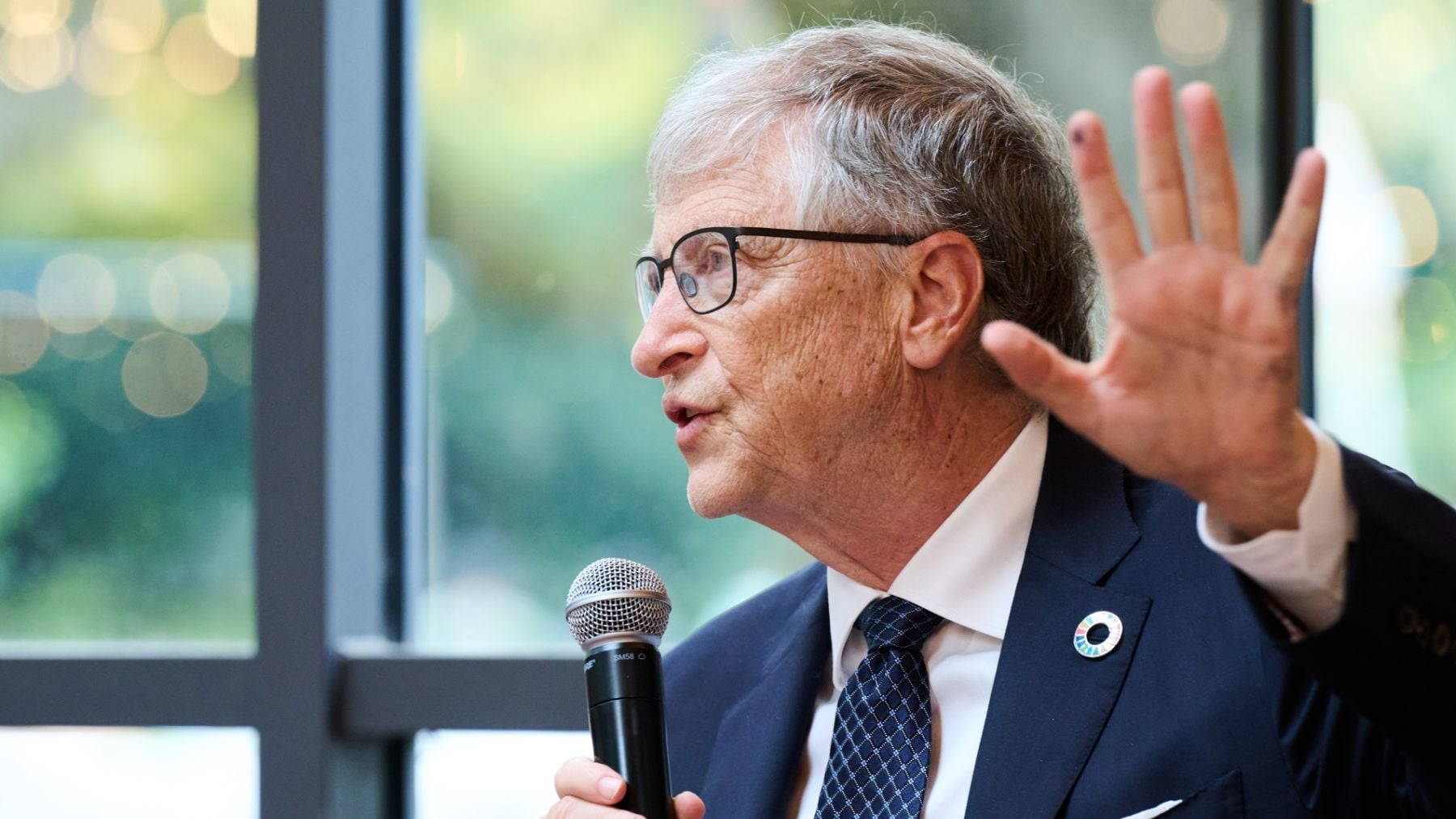 La reflexión de Bill Gates (70 años) que debemos aplicar en la vida: Ser inundado con información no quiere decir que tengamos la información correcta o que estemos en contacto con las personas correctas
