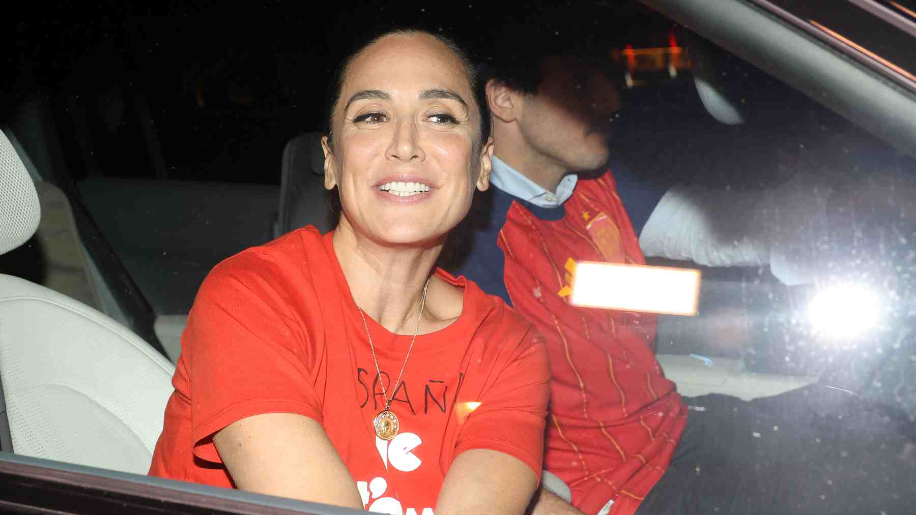 Tamara Falcó en el interior de un coche. (Foto: Europa Press)