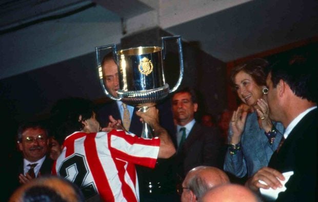 Juan Carlos I y Doña Sofía en la entrega de una Copa del Rey. (Foto: Europa Press)