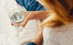 Los médicos expertos coinciden sobre beber agua antes de dormir: 