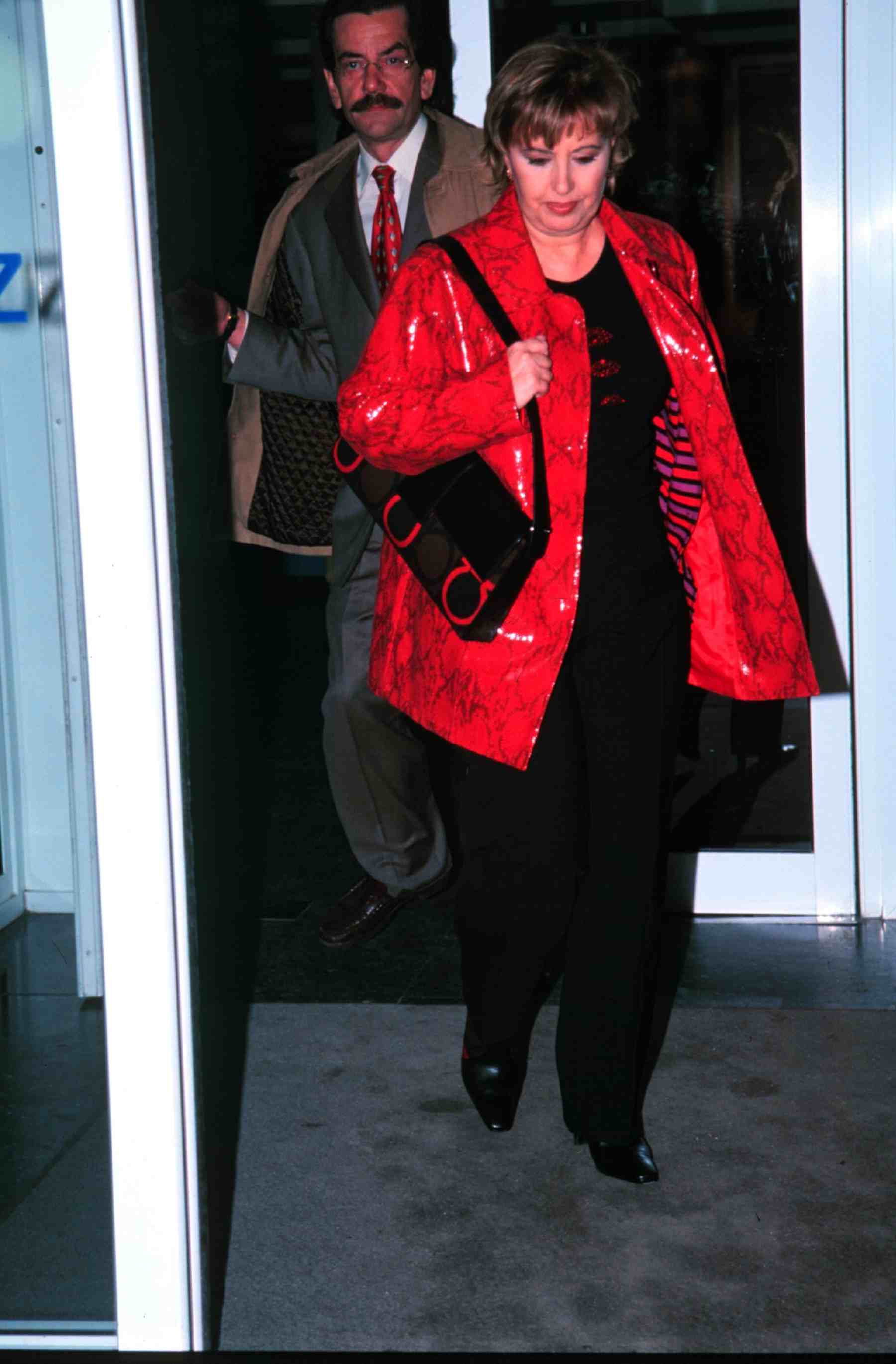 María Teresa Campos a las puertas de un hospital. (Foto: Europa Press)