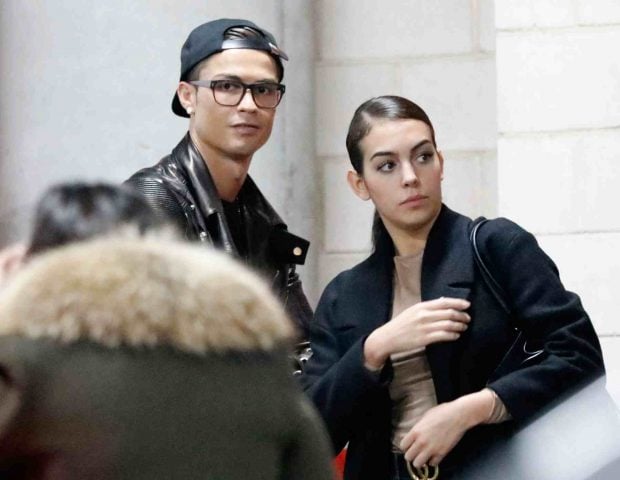 Cristiano Ronaldo y Georgina Rodríguez en un parking. (Foto: Europa Press)