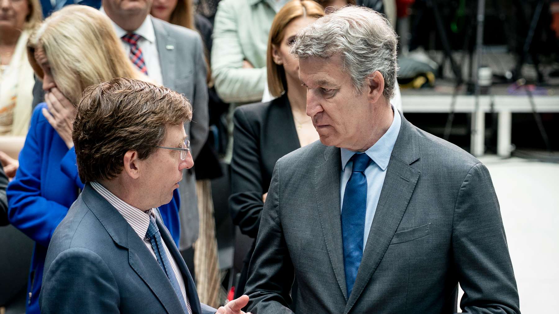 Feijóo junto a José Luis Martínez-Almeida. (EP)